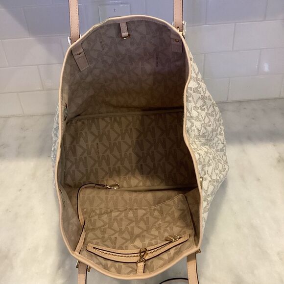 Michael Kors Monogram Carry All Tote Bag - Picture 12 of 15